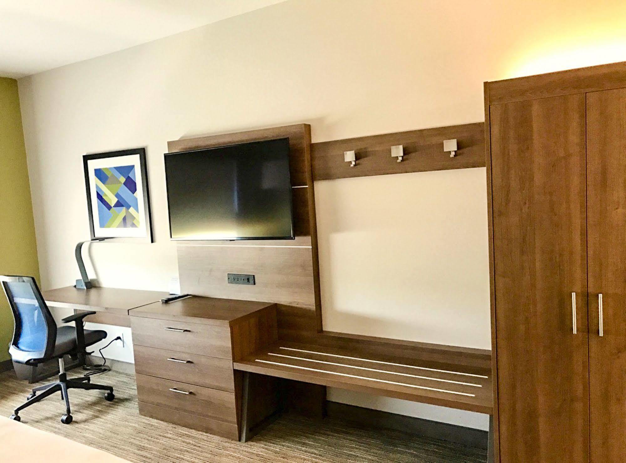 Holiday Inn Express & Suites - Charlotte Ne - University Area By Ihg Buitenkant foto