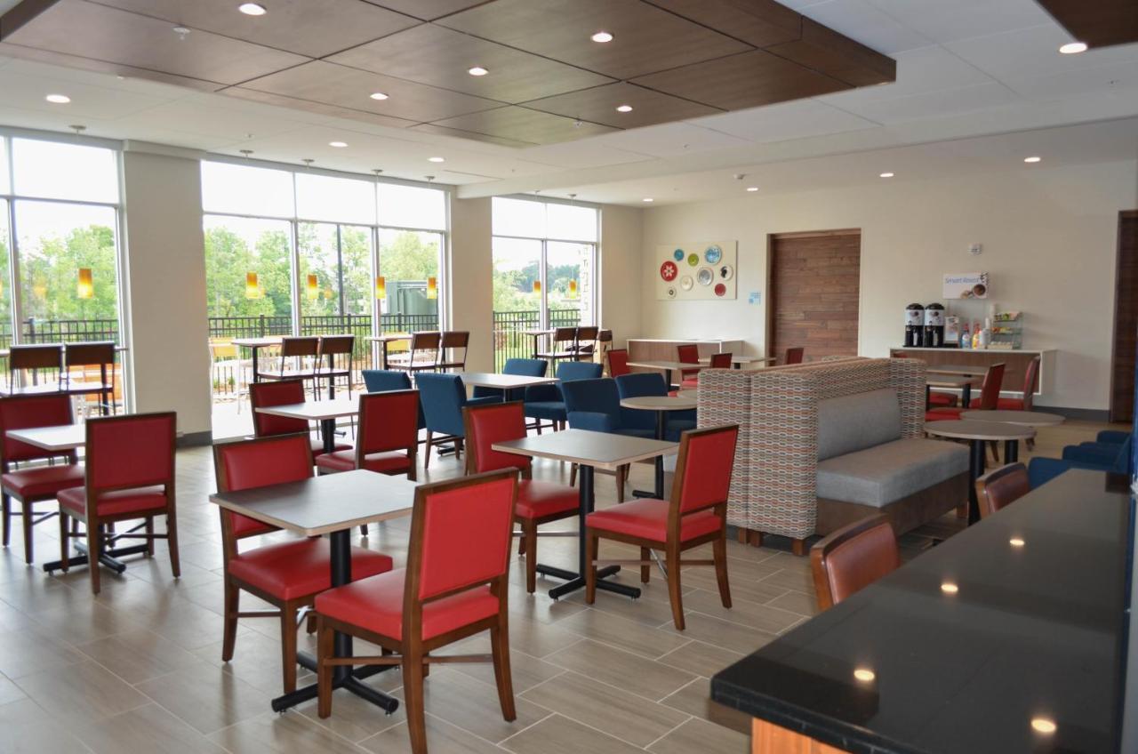 Holiday Inn Express & Suites - Charlotte Ne - University Area By Ihg Buitenkant foto